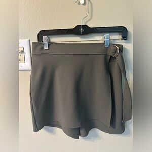 H&M Dark Green Skort Size Medium- New With Tags